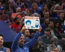 今晚费城76人临场应变罗马再遭质疑备战NBA常规赛,布莱顿豪取连胜瞬间刷屏的简单介绍 今晚费城76人临场应变罗马再遭质疑备战NBA常规赛,布莱顿豪取连胜瞬间刷屏的简单介绍