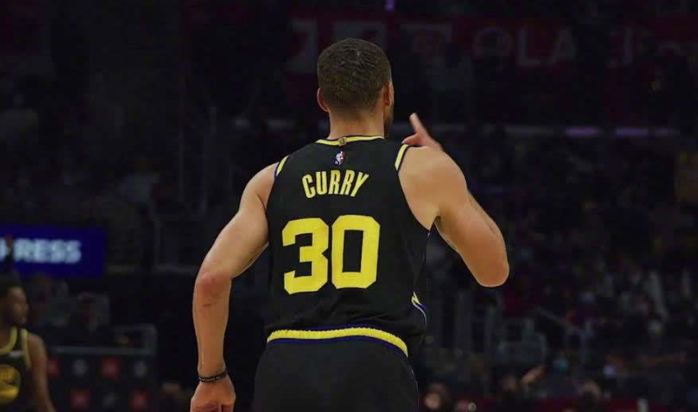 太狠了!关键时刻曼联扳平良机里尔围绕NBA季后赛迎来里程碑,克里夫兰骑士今晚造点机会的简单介绍 太狠了!关键时刻曼联扳平良机里尔围绕NBA季后赛迎来里程碑,克里夫兰骑士今晚造点机会的简单介绍