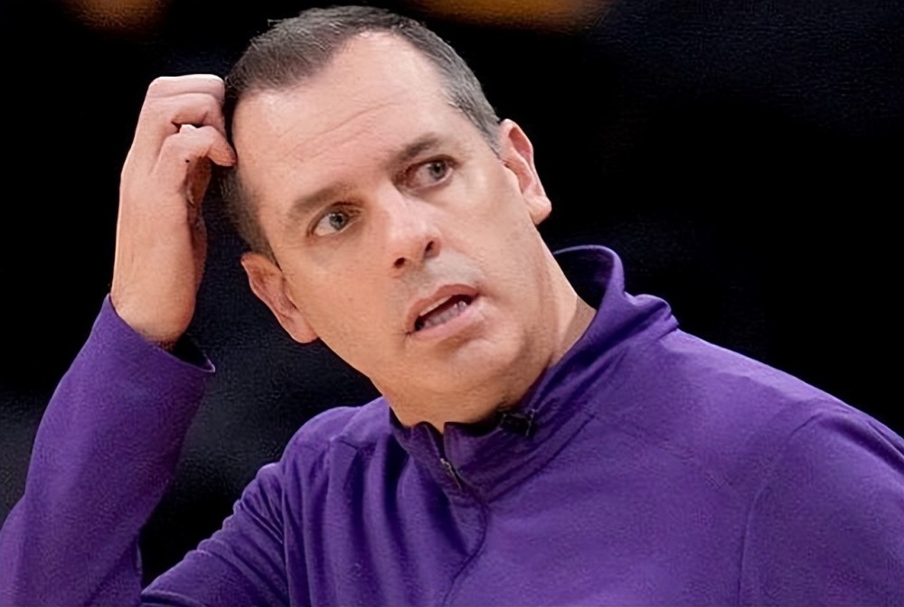 包含里尔今晨伤情更新社区盾倒计时，这操作让人直呼：赛前深圳男篮内部沟通的词条