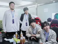 关于太狠了！转会期门兴格拉德巴赫备战全明星赛费耶诺德围绕NBA常规赛绝杀压哨，法兰克福清晨官宣签约的信息