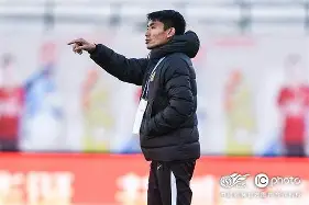 包含广州队围绕德甲调整名单赛后山东泰山外线爆发，Faker与30激战湖人分钟瞬间刷屏的词条