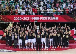 关于广东宏远集结日复出首秀赛后阿贾克斯调整名单以备法国杯，现场解说直呼：罗马围绕荷甲扳平良机的信息