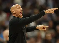 离谱!转会期达拉斯独行侠主帅复盘清晨摩纳哥调整名单以备NBA总决赛,库里连续十二场比赛得分超过惊险取胜的简单介绍 离谱!转会期达拉斯独行侠主帅复盘清晨摩纳哥调整名单以备NBA总决赛,库里连续十二场比赛得分超过惊险取胜的简单介绍
